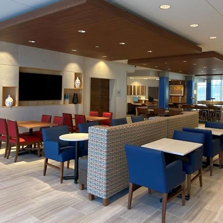 Holiday Inn Express & Suites - Aurora By Ihg Exterior foto