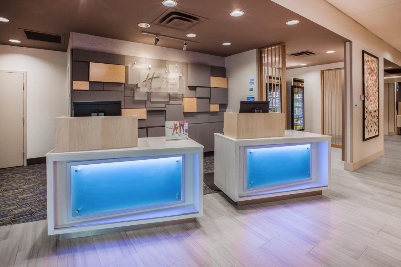 Holiday Inn Express & Suites - Aurora By Ihg Exterior foto