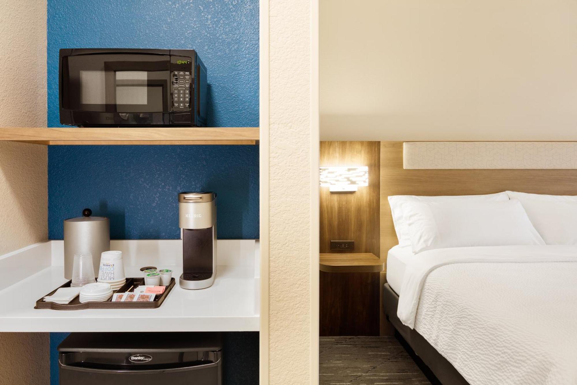 Holiday Inn Express & Suites - Aurora By Ihg Exterior foto
